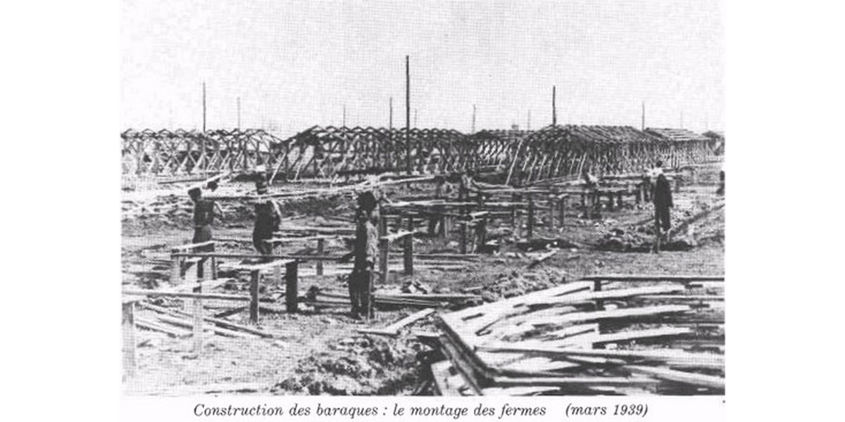 Camp de Gurs | Construction de baraques : le montage des fermes (mars 1939) | Gurs (64)